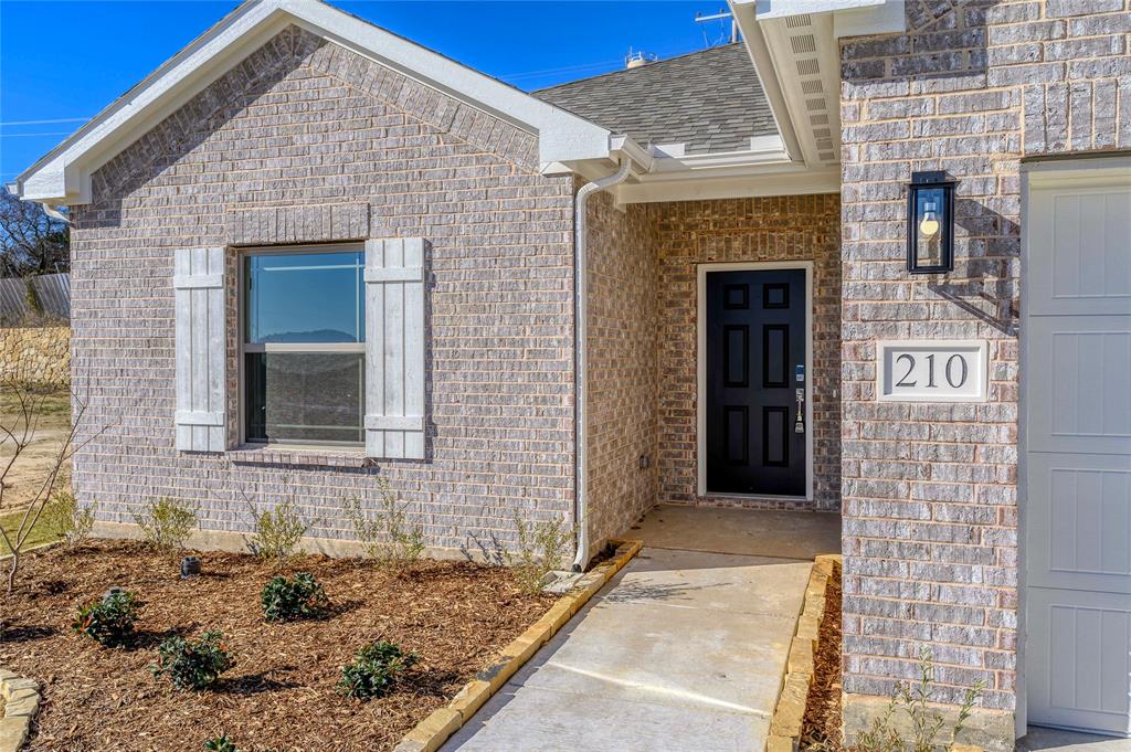 210 S Crestside Drive Property Photo 3