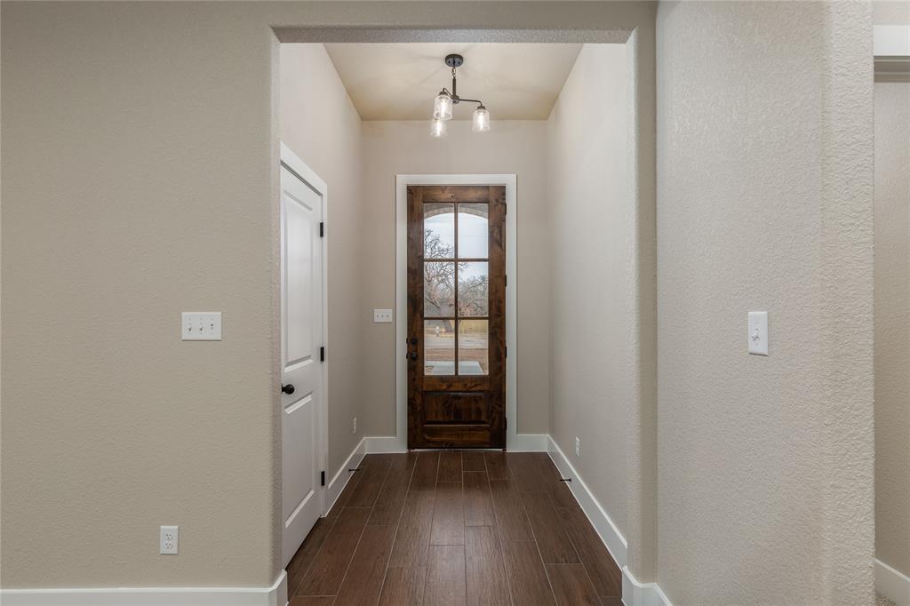 1615 W College Street Property Photo 5