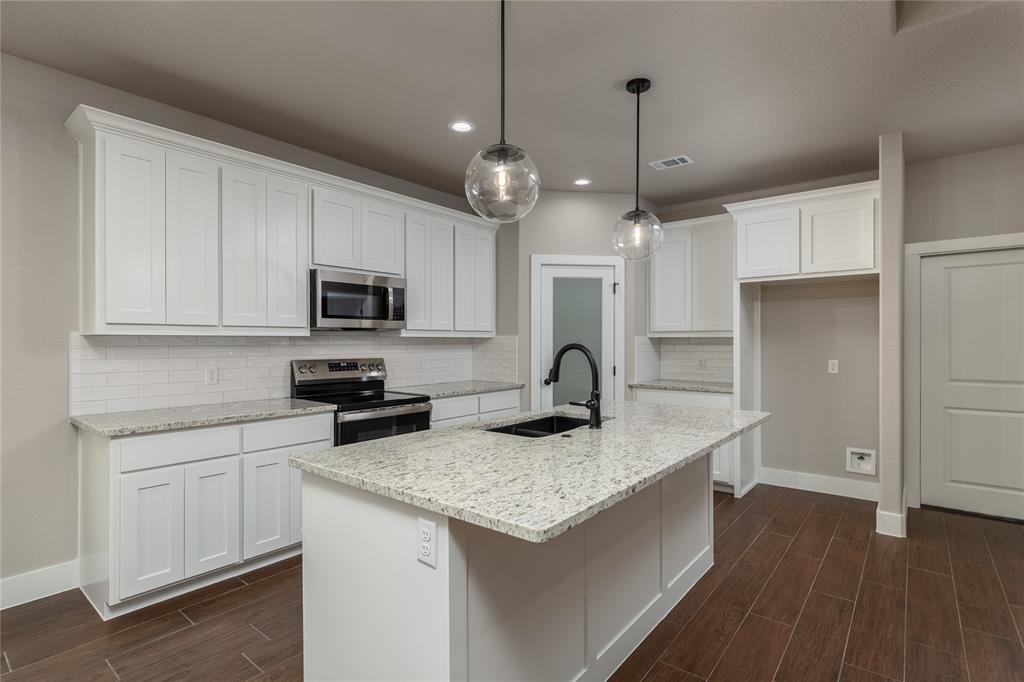 1615 W College Street Property Photo 12