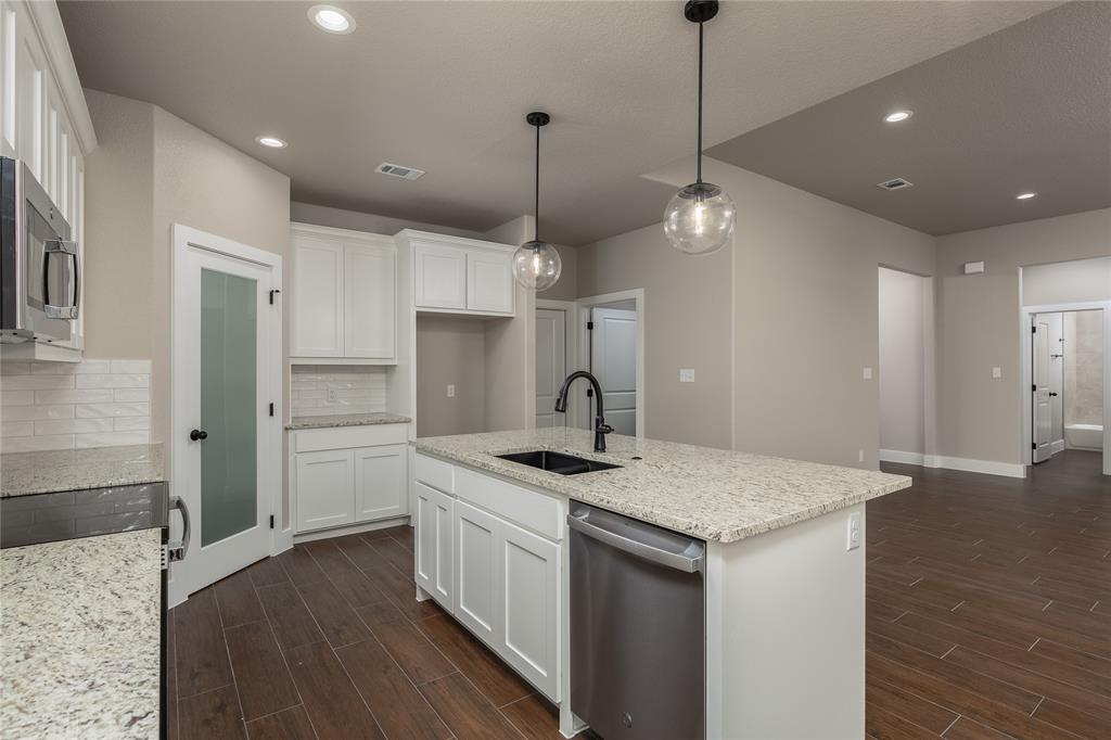 1615 W College Street Property Photo 13