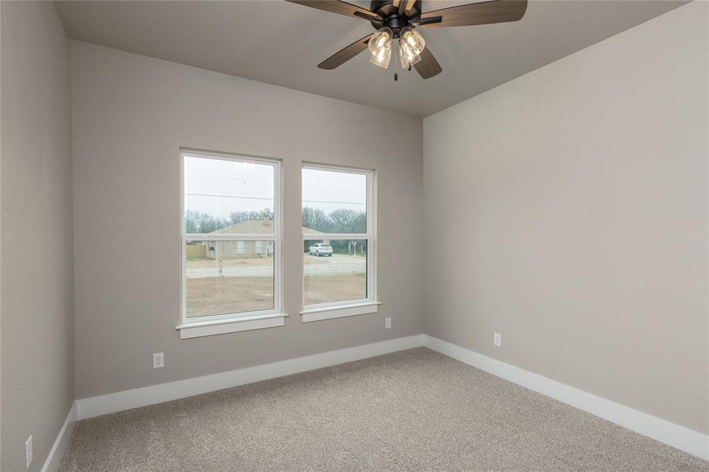1615 W College Street Property Photo 23