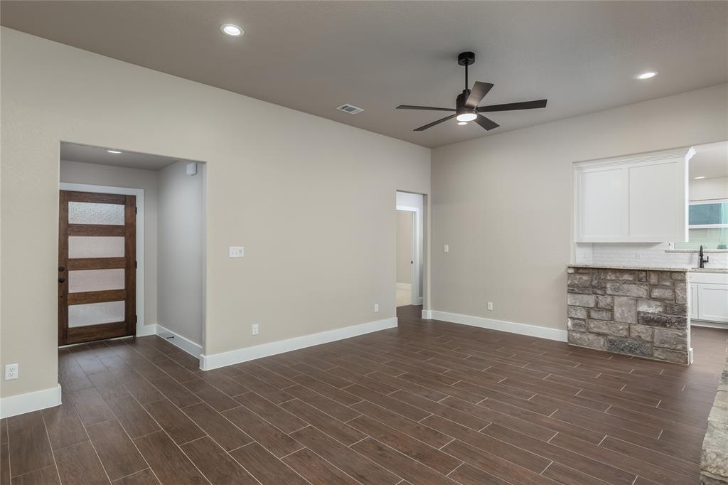 210 Prairie Street Property Photo 7