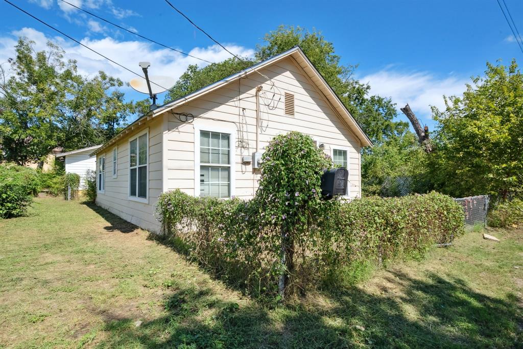 939 W Green Street Property Photo 2