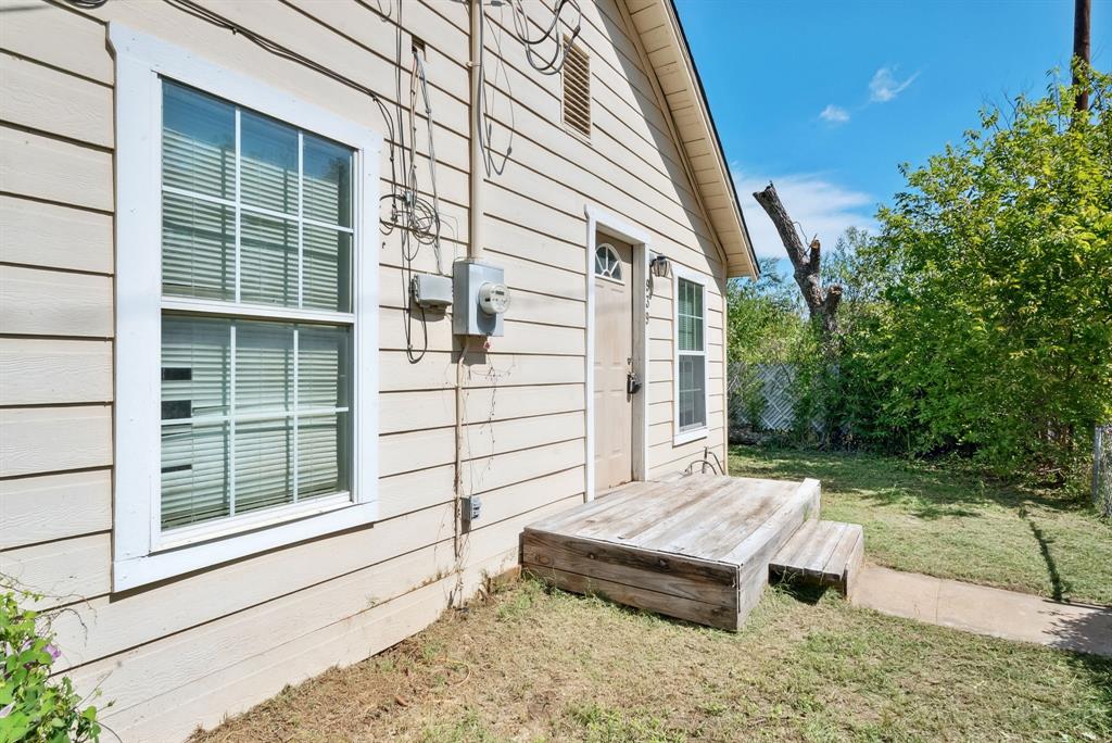 939 W Green Street Property Photo 3