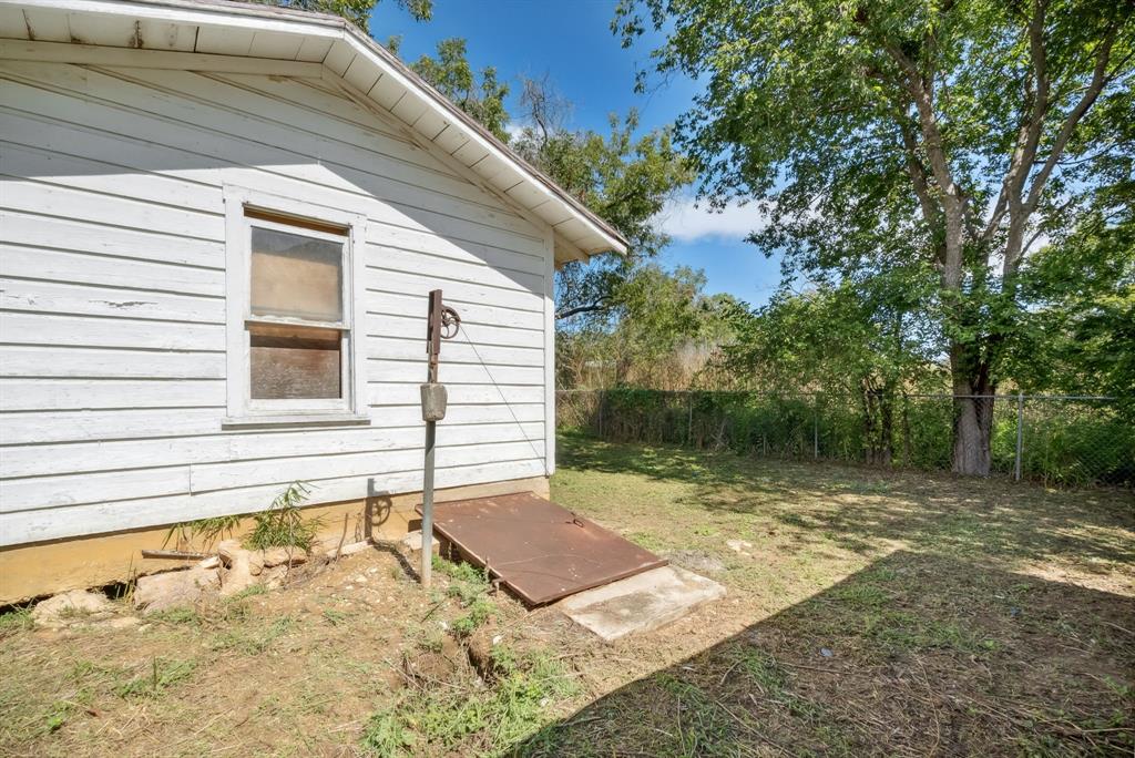 939 W Green Street Property Photo 5
