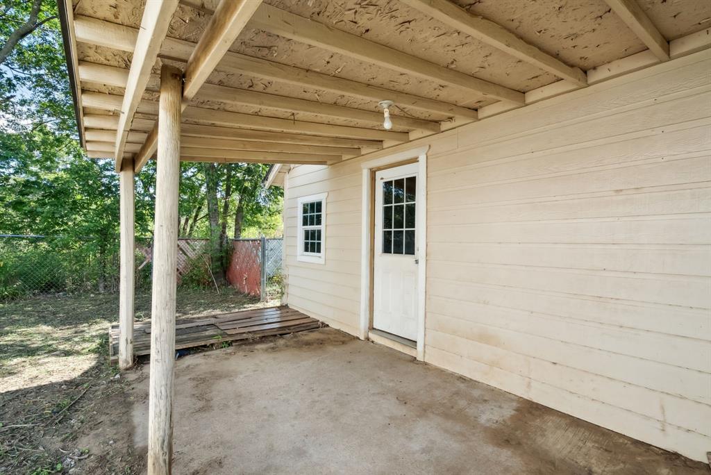 939 W Green Street Property Photo 6