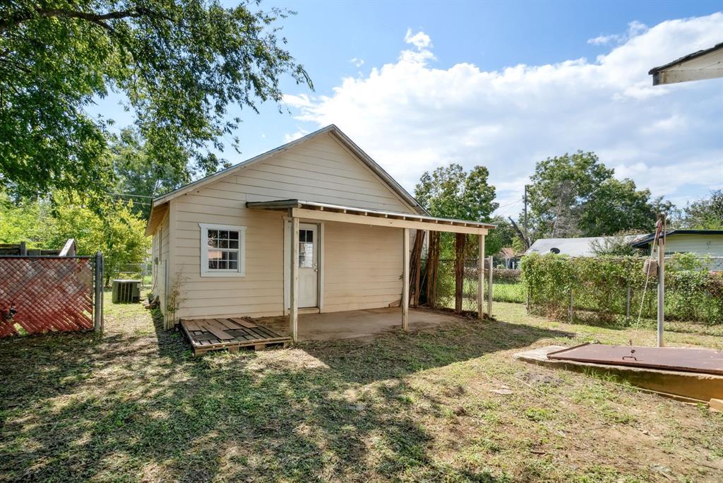 939 W Green Street Property Photo 8