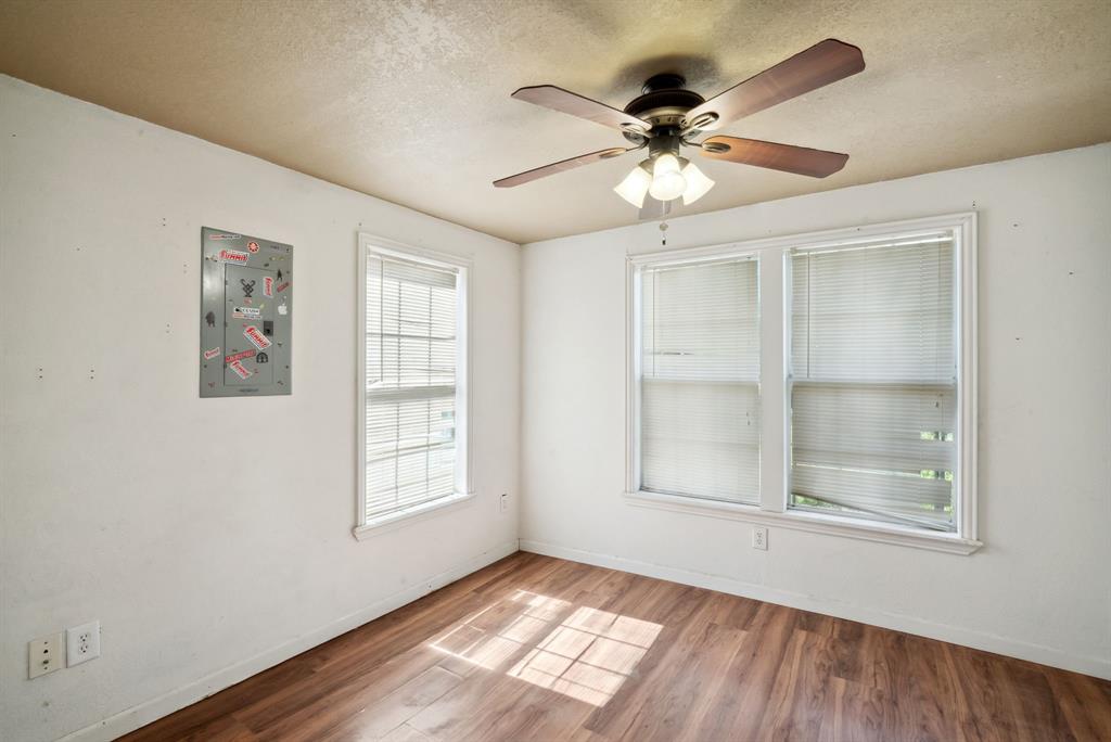 939 W Green Street Property Photo 9