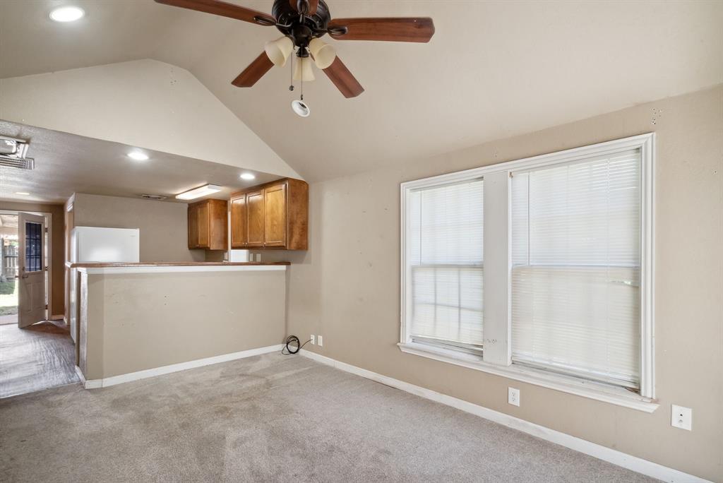 939 W Green Street Property Photo 11