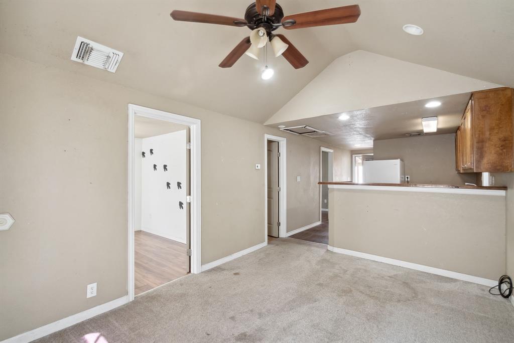 939 W Green Street Property Photo 12