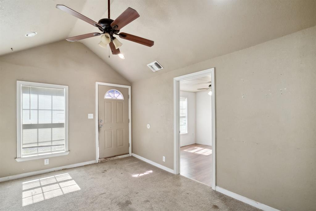 939 W Green Street Property Photo 13