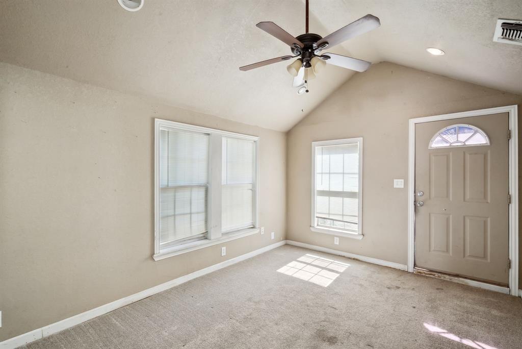 939 W Green Street Property Photo 14