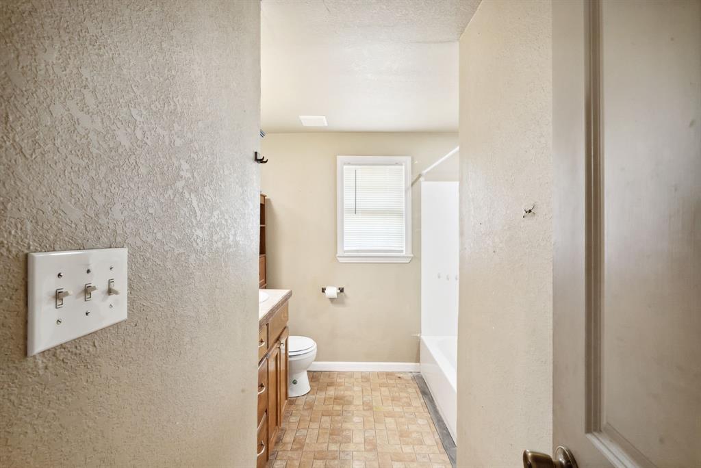 939 W Green Street Property Photo 16
