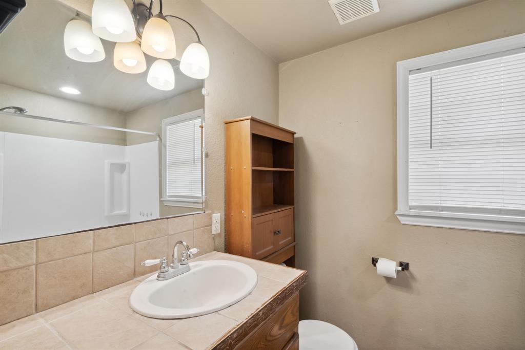 939 W Green Street Property Photo 17