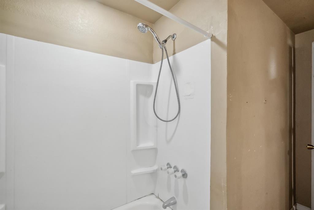 939 W Green Street Property Photo 18