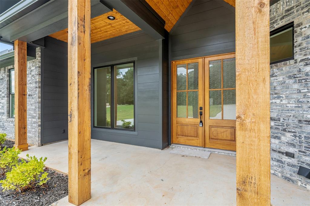 135 Thorn Briar Trail Property Photo 4