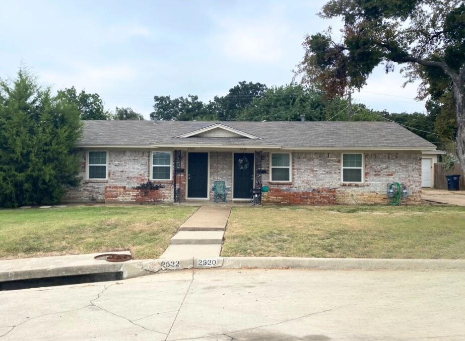 2520 Normont Circle Property Photo 1