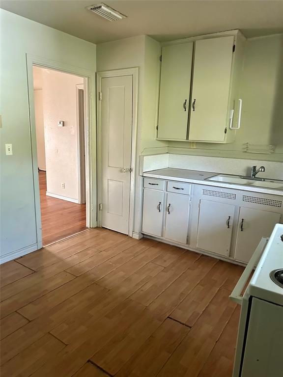 308 N Dallas Street Property Photo 32