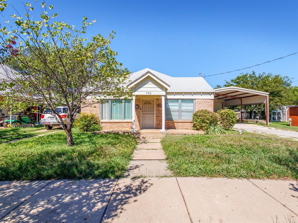 702 W Walnut Property Photo