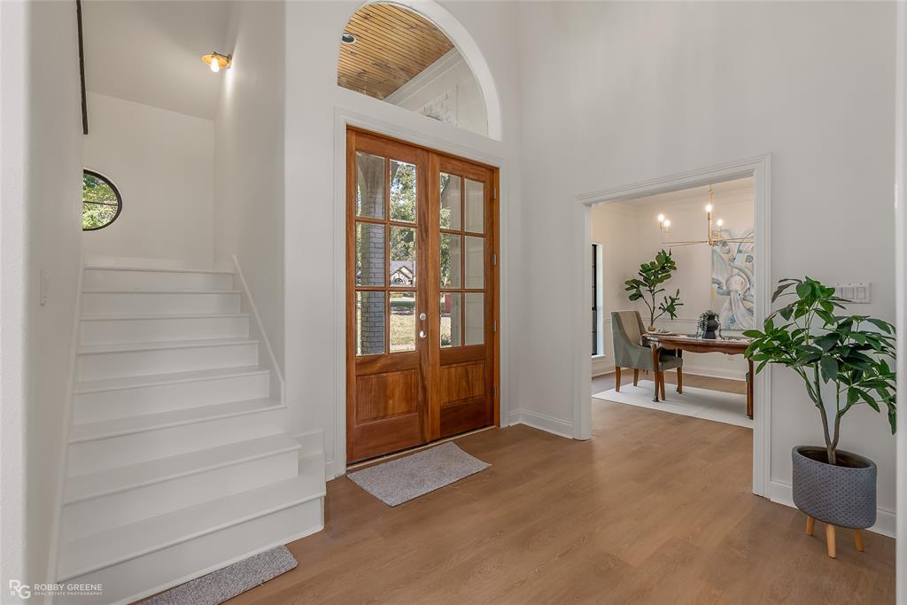2015 Woodlake Drive Property Photo 2