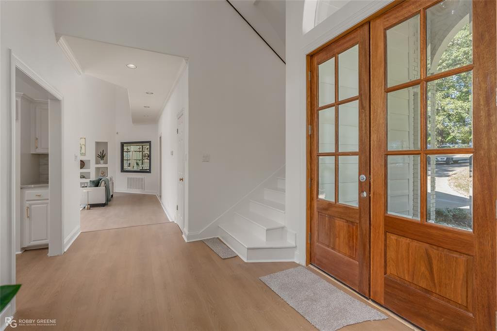 2015 Woodlake Drive Property Photo 3