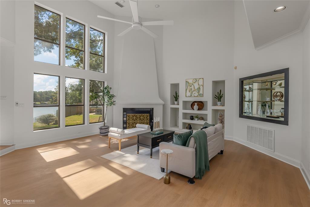 2015 Woodlake Drive Property Photo 5