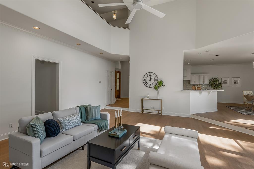 2015 Woodlake Drive Property Photo 7