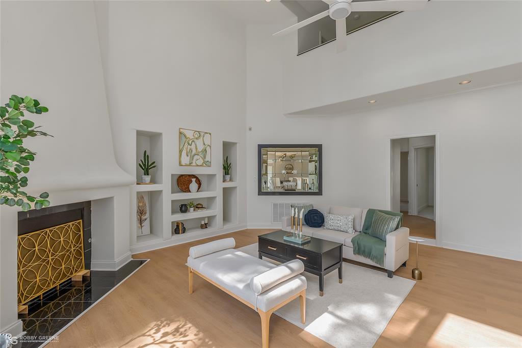 2015 Woodlake Drive Property Photo 8