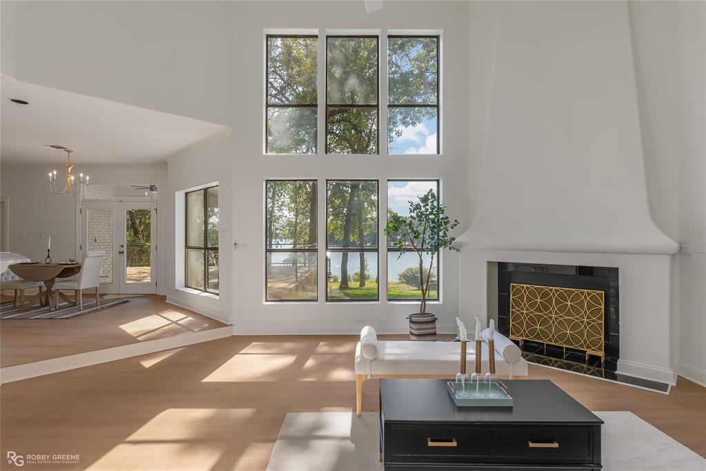 2015 Woodlake Drive Property Photo 9