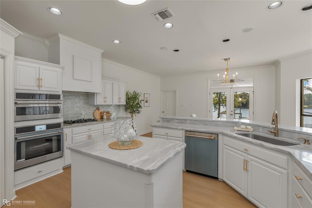 2015 Woodlake Drive Property Photo 14