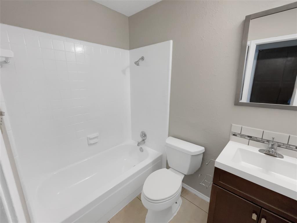 5815 Woodsetter Lane Property Photo 5