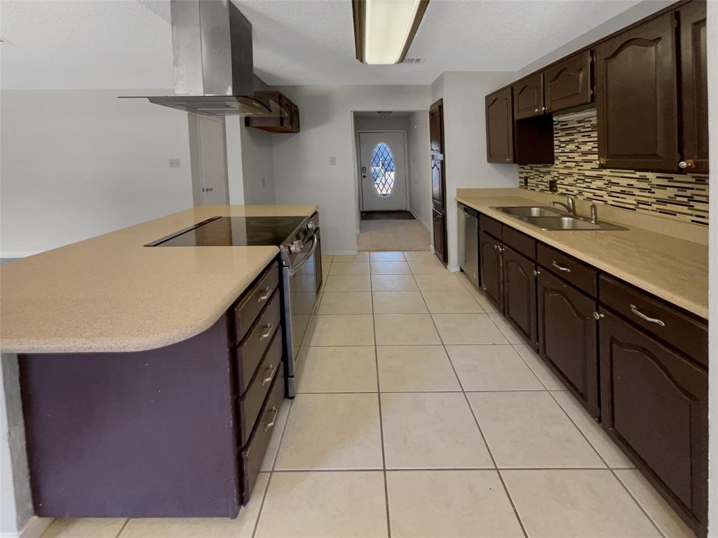 5815 Woodsetter Lane Property Photo 8