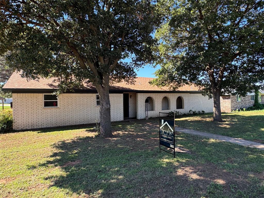 910 Brookside Street Property Photo