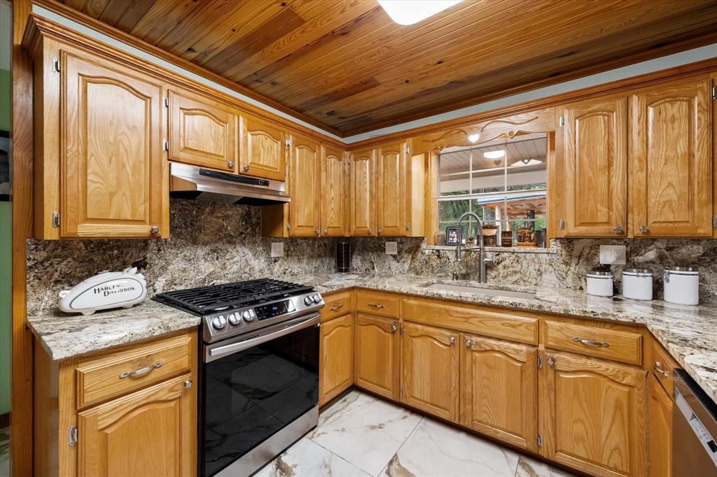 800 State Highway 75 Property Photo 6