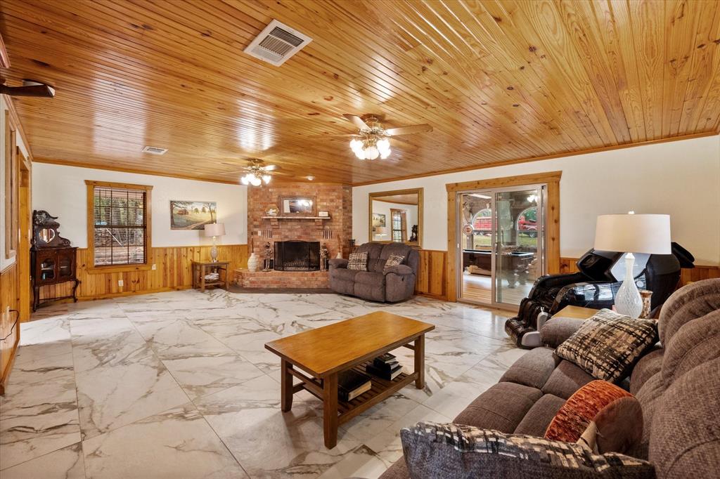 800 State Highway 75 Property Photo 28