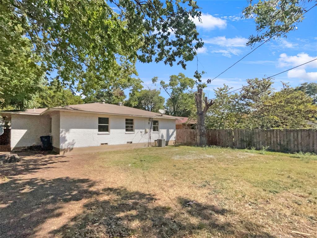 222 Brazos Street Property Photo 8