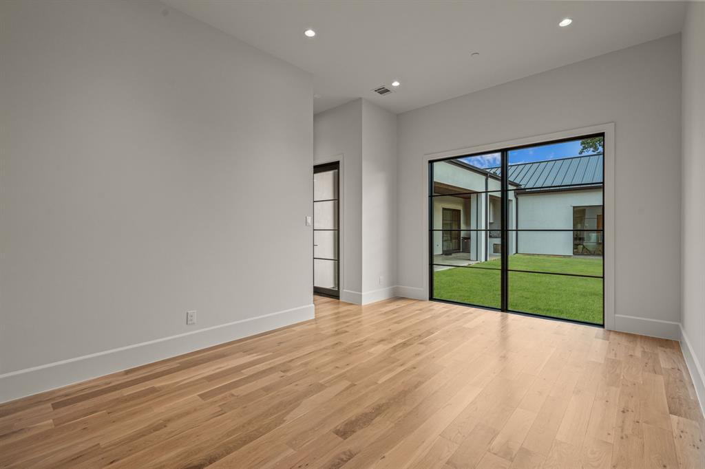310 Shady Oaks Drive Property Photo 18