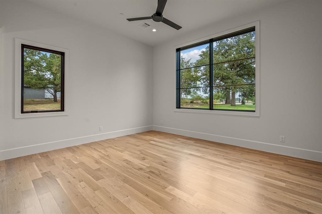 310 Shady Oaks Drive Property Photo 28