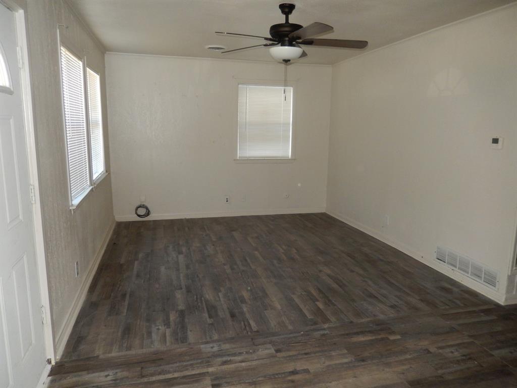 2710 Mount View Drive Property Photo 2