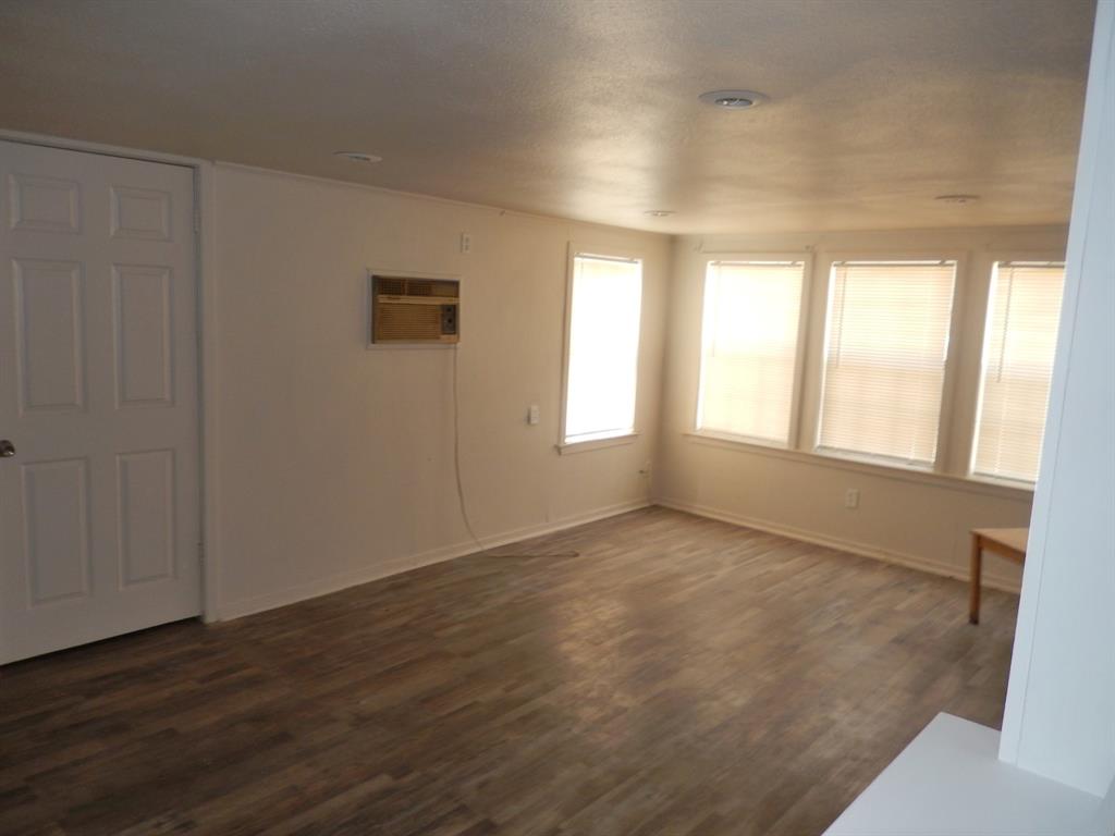 2710 Mount View Drive Property Photo 3