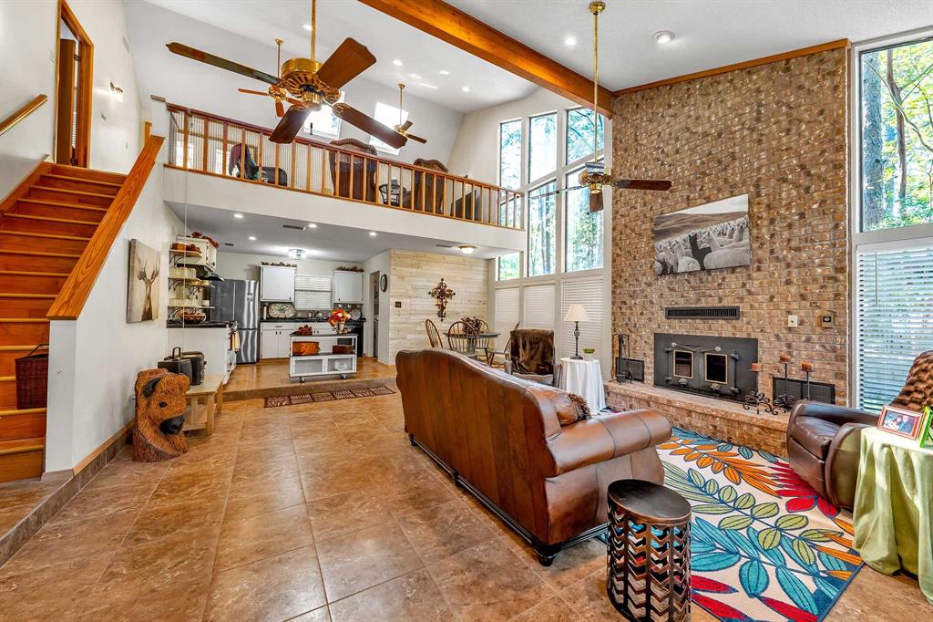137 Shasta Path Property Photo 4