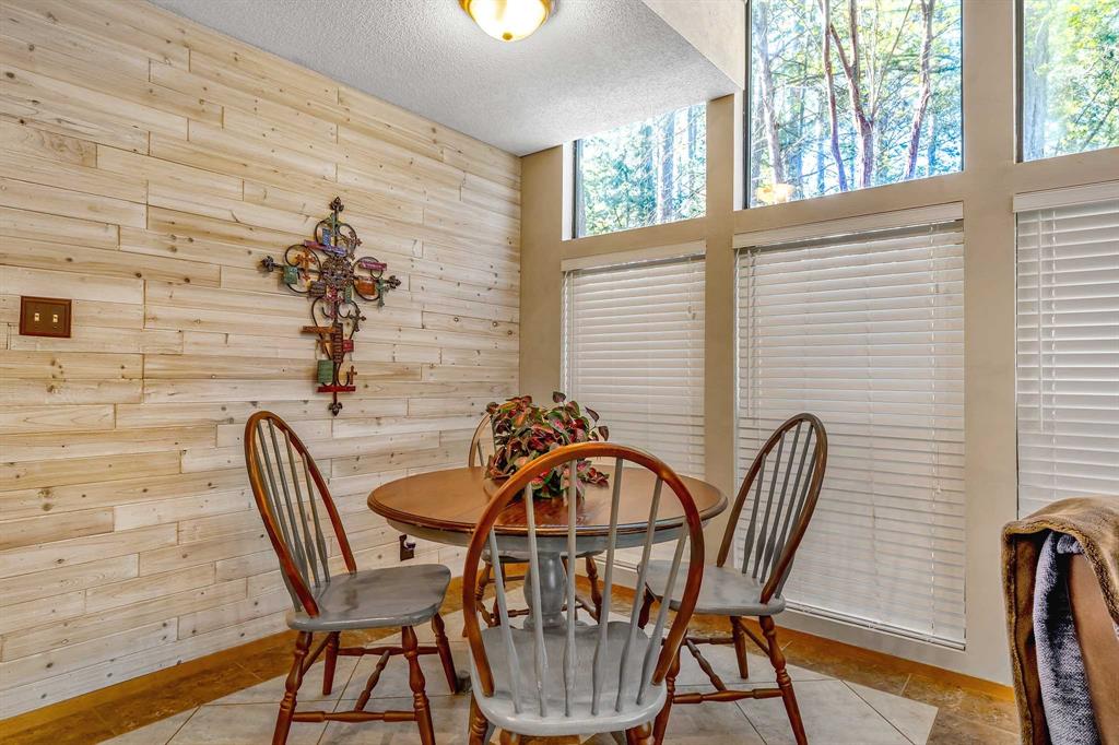 137 Shasta Path Property Photo 6