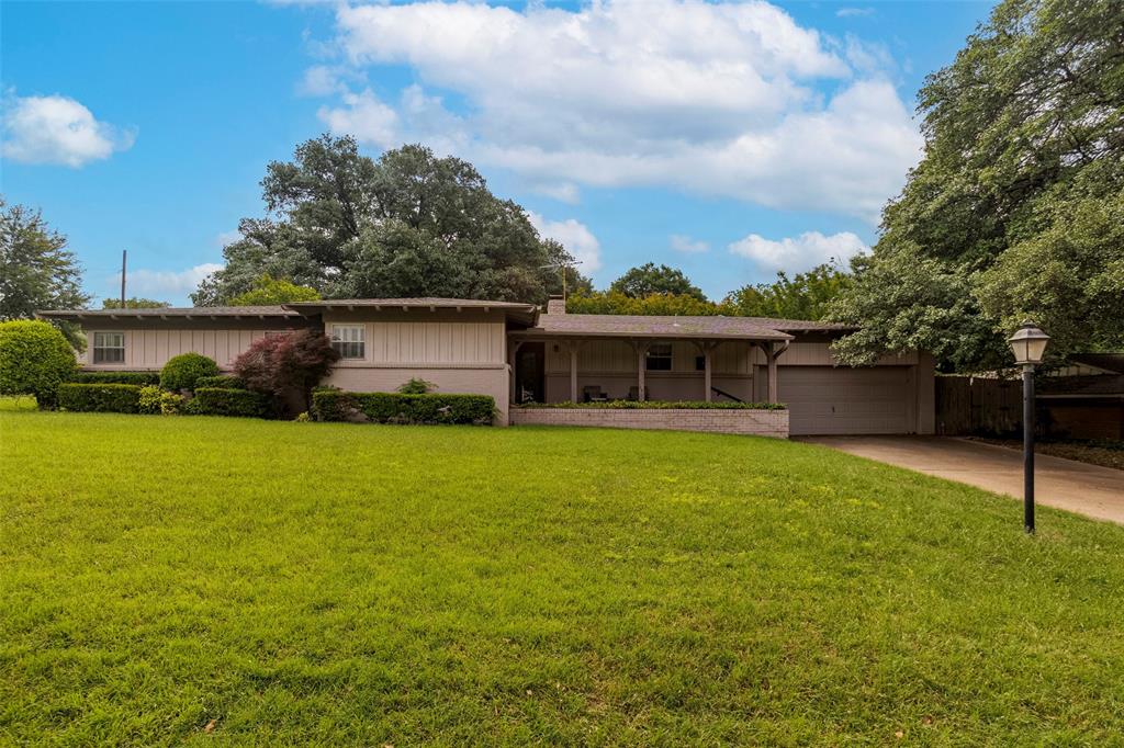 6825 Middle Road Property Photo 1
