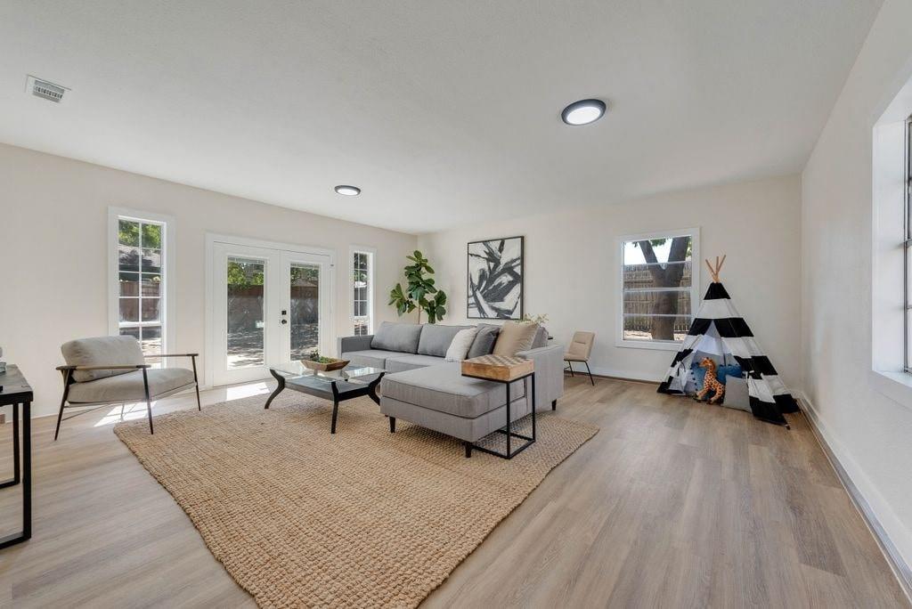 706 S Waterview Drive Property Photo 1