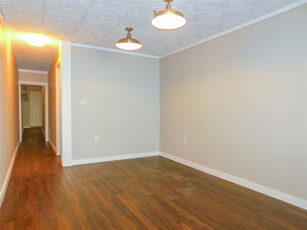 140 W Main Street B Property Photo 9