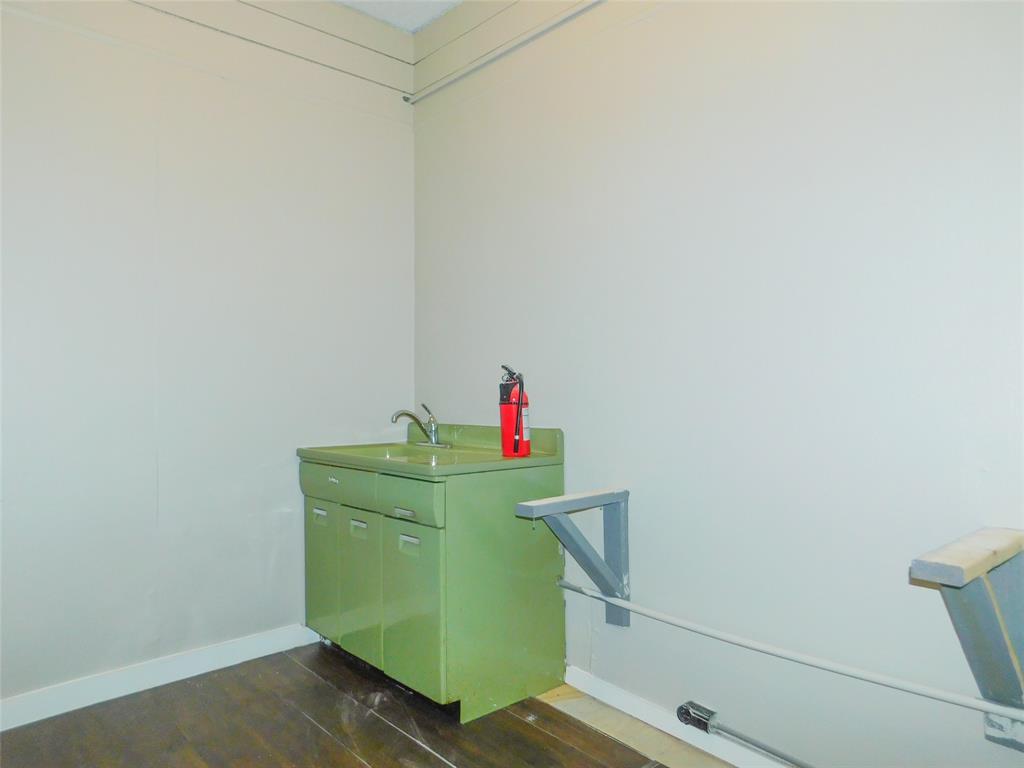 140 W Main Street B Property Photo 13
