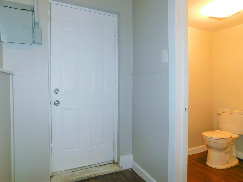 140 W Main Street B Property Photo 14