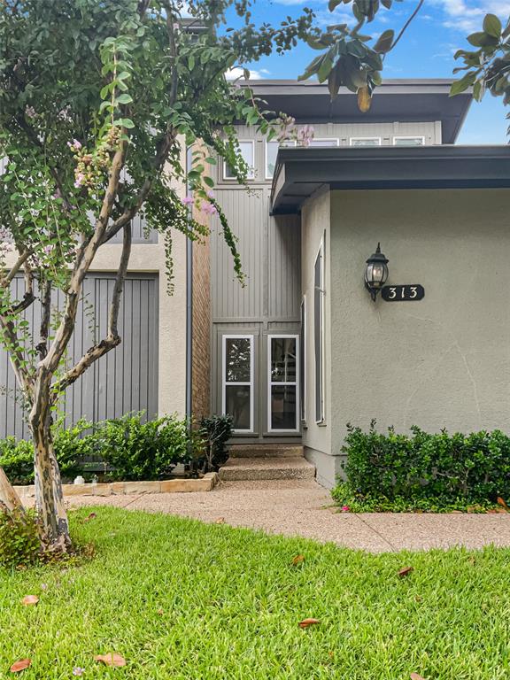 313 Oak Shadow Circle Property Photo 1