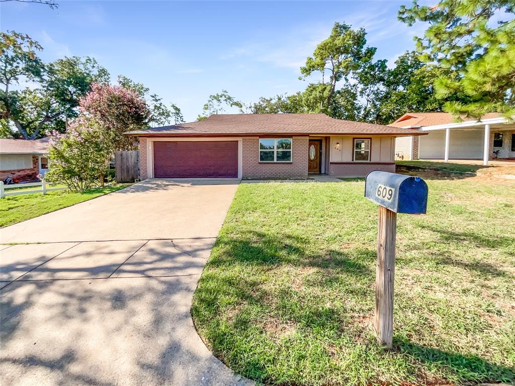 609 W Cedar Street Property Photo