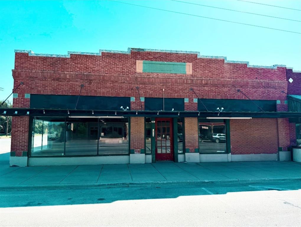 101 S Main Street Property Photo 2